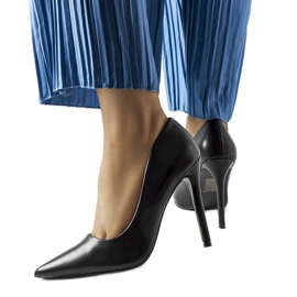 Tacones negros clásicos Delis
