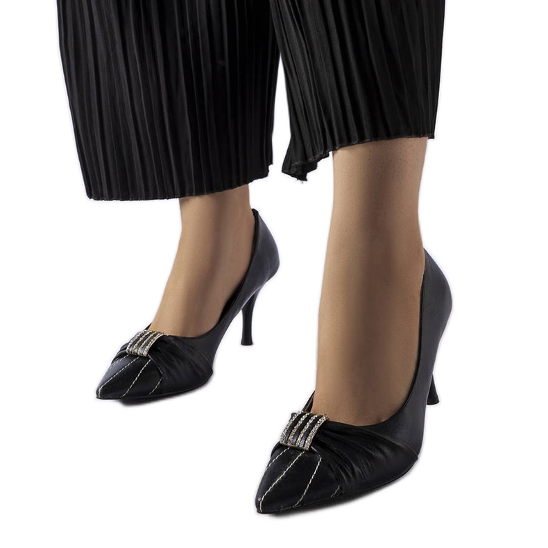 Zapatos de tacón negros con pedrería de Fortin
