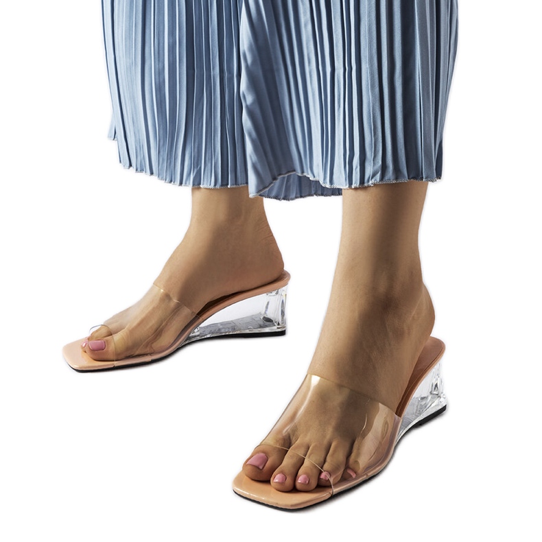 Chanclas de cuña transparentes beige de Wyatt Chanclas de cuña transparentes beige de Wyatt