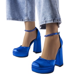 Zapatos de tacón azules de Elida.