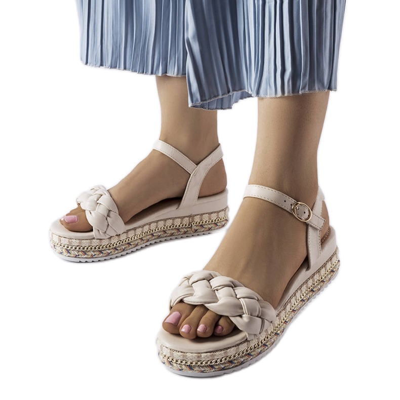 Sandalias beige con plataforma de Katrin. verde Sandalias beige con plataforma de Katrin. verde