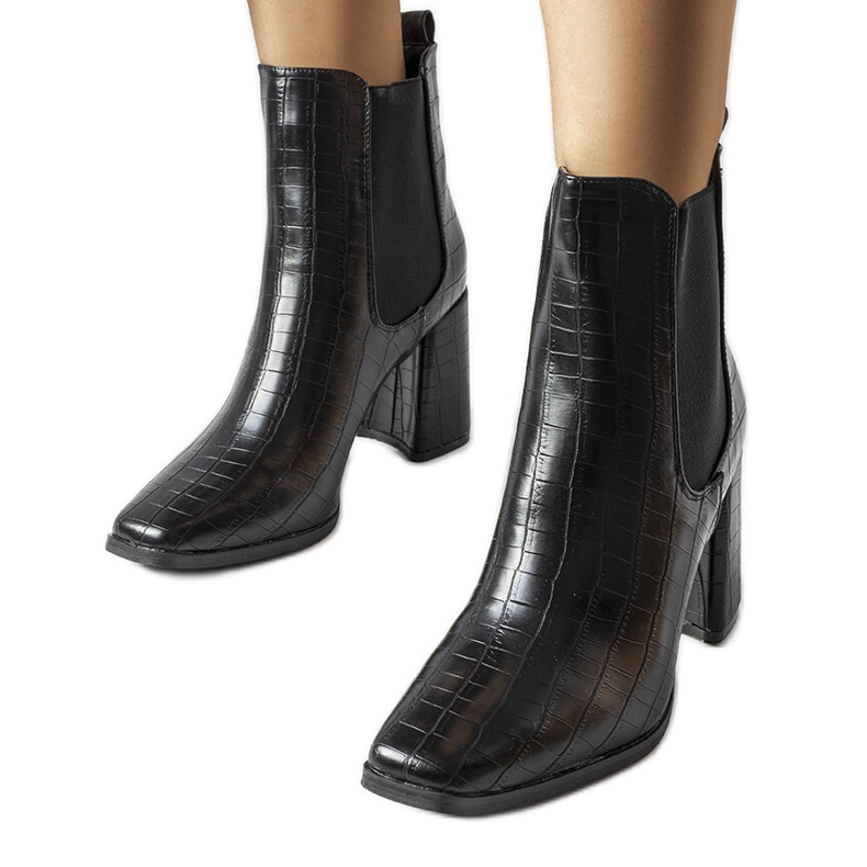 Botines negros con imitación piel de cocodrilo de Weigall Botines negros con imitación piel de cocodrilo de Weigall