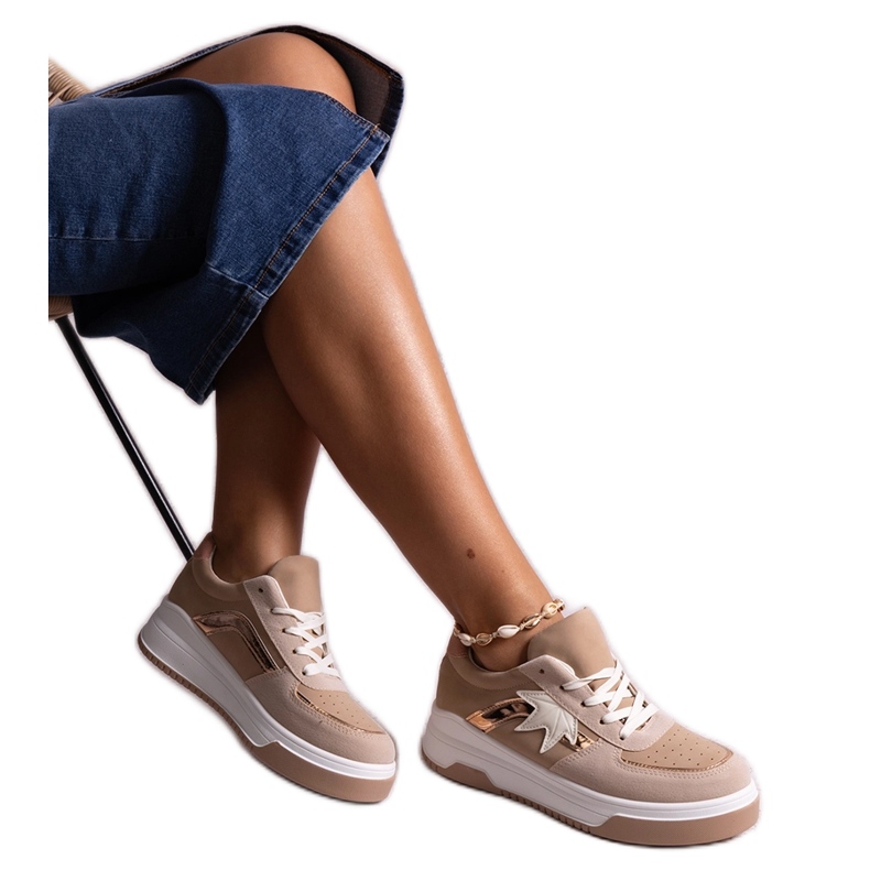Zapatillas beige con aplicación de espejo de Kollins