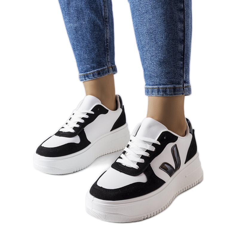 Zapatillas con plataforma en blanco y negro de Plouffe Zapatillas con plataforma en blanco y negro de Plouffe