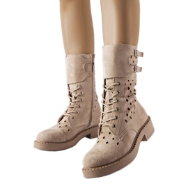 Botas beige caladas de Legault