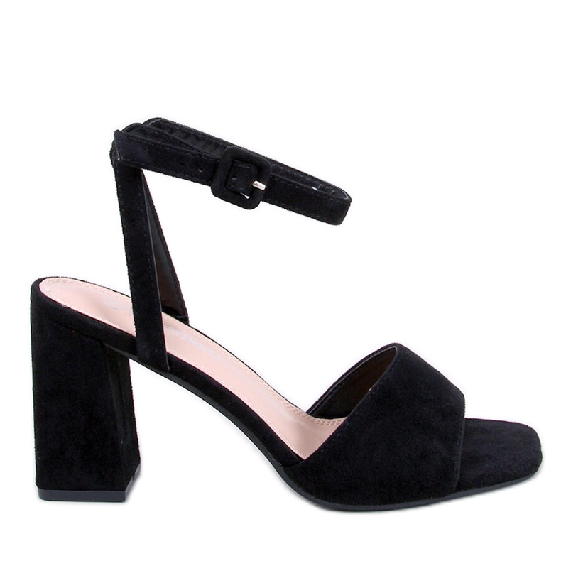 Sandalias en el puesto Loya Negro