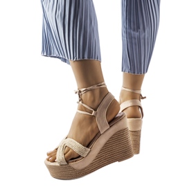 Alpargatas cuña beige de Berta