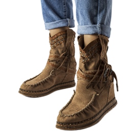 Inna Botas con cuña en marrón oscuro de Beausoleil