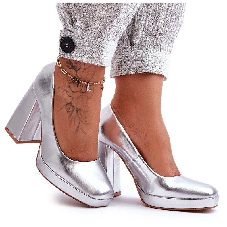 Bombas en tacones masivos plata rosalía