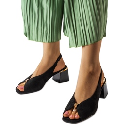 Sandalias negras de tacón bajo de Baccarato negro