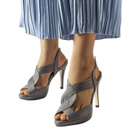 Sandalias grises de tacón alto de Tougas