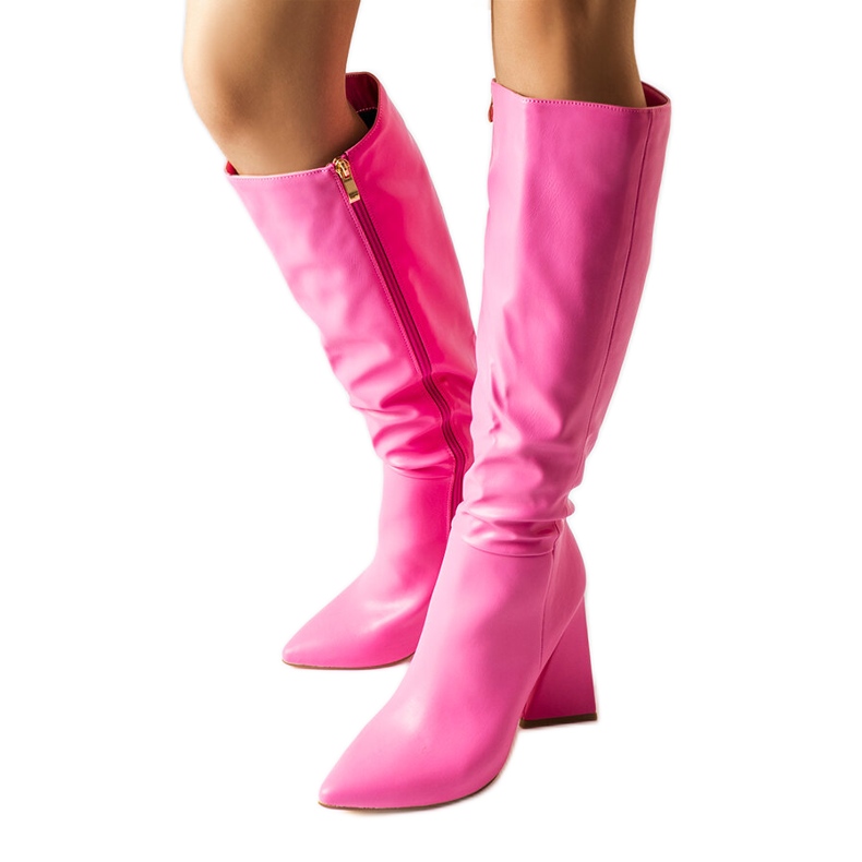 Botas rosas en el puesto de Medicina rosado