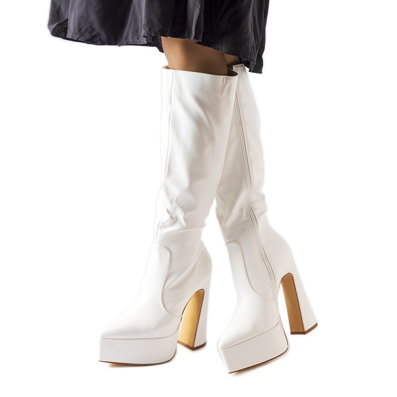 Botas blancas en una publicación masiva de Sovizzo blanco