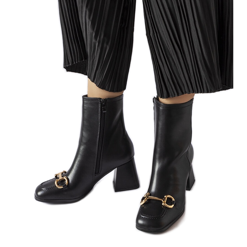 Botines negros de Castione