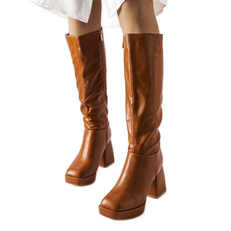 Botas marrones con una publicación masiva de Villanova marrón