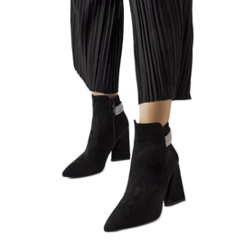 Botines negros con circonitas de Liviana