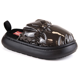 Zapatillas casa insuladas barnizadas negro metalizado Big Star MM274130