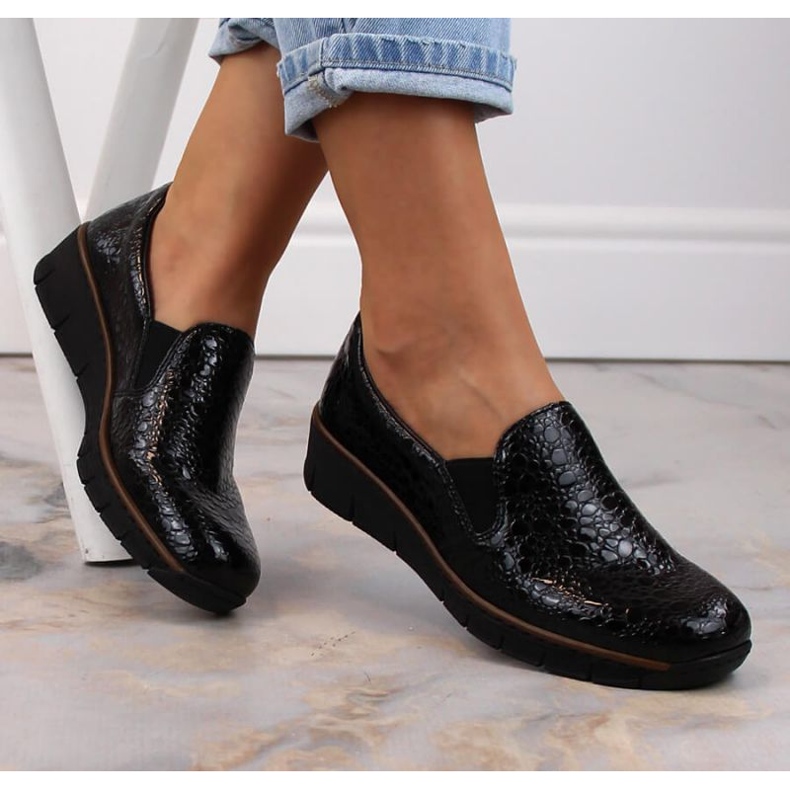 Cómodos zapatos Rieker W RKR166C cocodrilo negro