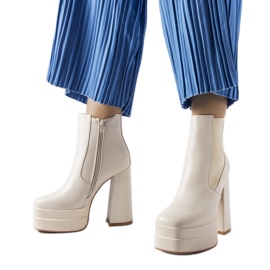Botas beige de tacón alto de Copertino