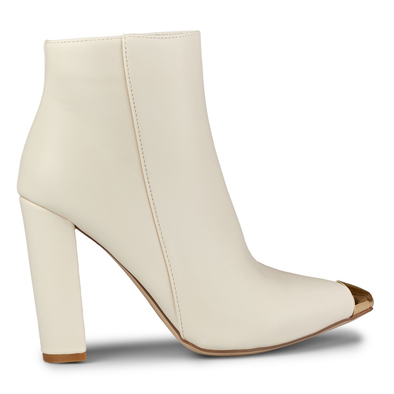 Botas de mujer beige con pincho decorativo