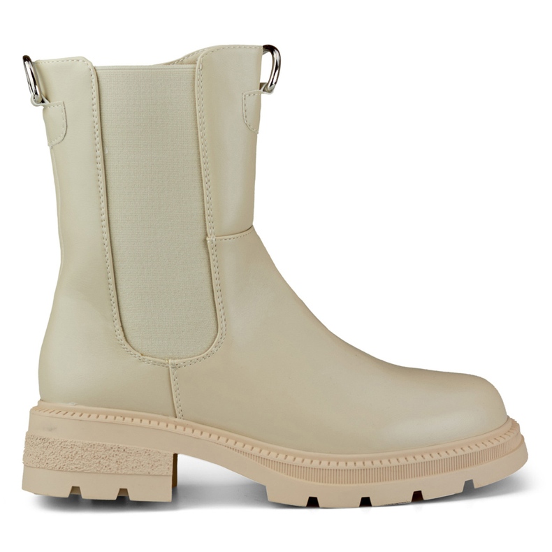 Botas clásicas de mujer beige en la plataforma.
