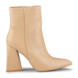 Botines beige sobre poste en forma de triángulo Botines beige sobre poste en forma de triángulo