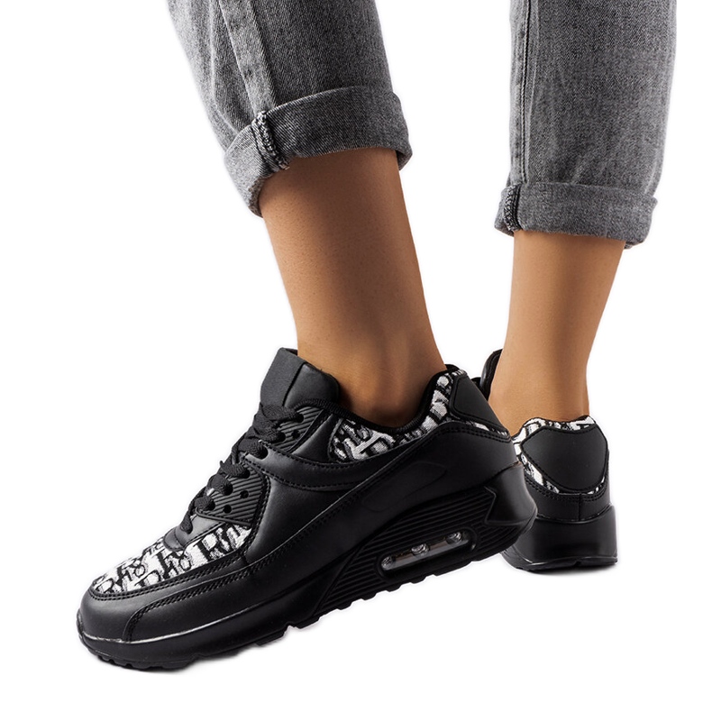 Zapatillas negras con aplicación estampada de Brattiro negro Zapatillas negras con aplicación estampada de Brattiro negro