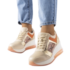 Inna Zapatillas con cuña beige de Irpina Inna Zapatillas con cuña beige de Irpina