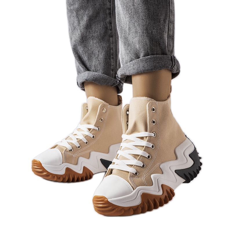 Zapatillas beige con suela gruesa de Toro