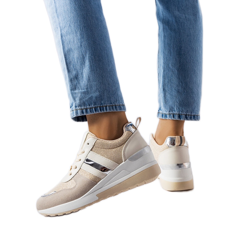 Inna Zapatillas con cuña en beige y plata de Titusville