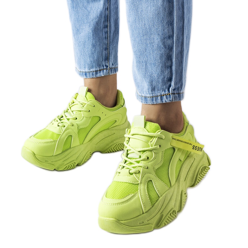 Inna Zapatillas verdes con suela gruesa de Amendola. Inna Zapatillas verdes con suela gruesa de Amendola.