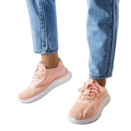 Zapatillas naranjas y blancas de Nelson