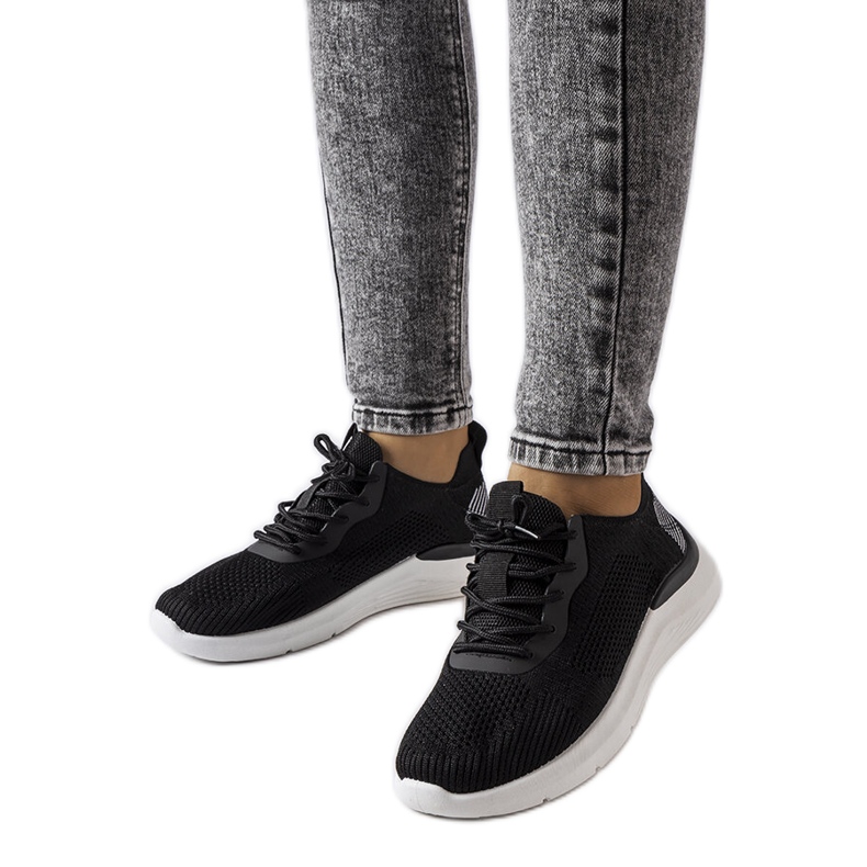 Zapatillas en blanco y negro de Nelson Zapatillas en blanco y negro de Nelson