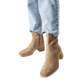 Botines beige con parte superior perforada de Cavallo