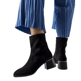 Botines negros con parte superior perforada de Cavallo