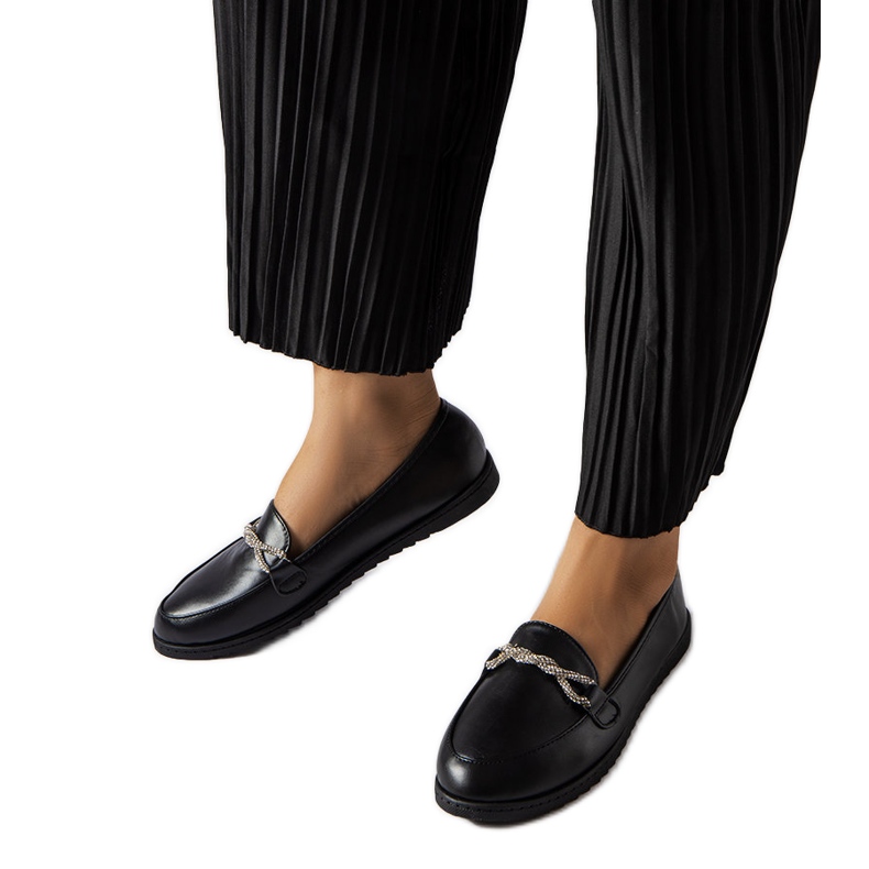 Mocasines negros con pedrería de Paola