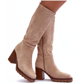 Botas Virdana de ante beige con tacones enormes