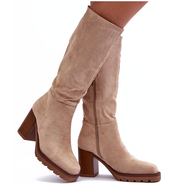 Botas Virdana de ante beige con tacones enormes Botas Virdana de ante beige con tacones enormes