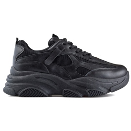 Zapatillas de mujer negras con suela gruesa. negro