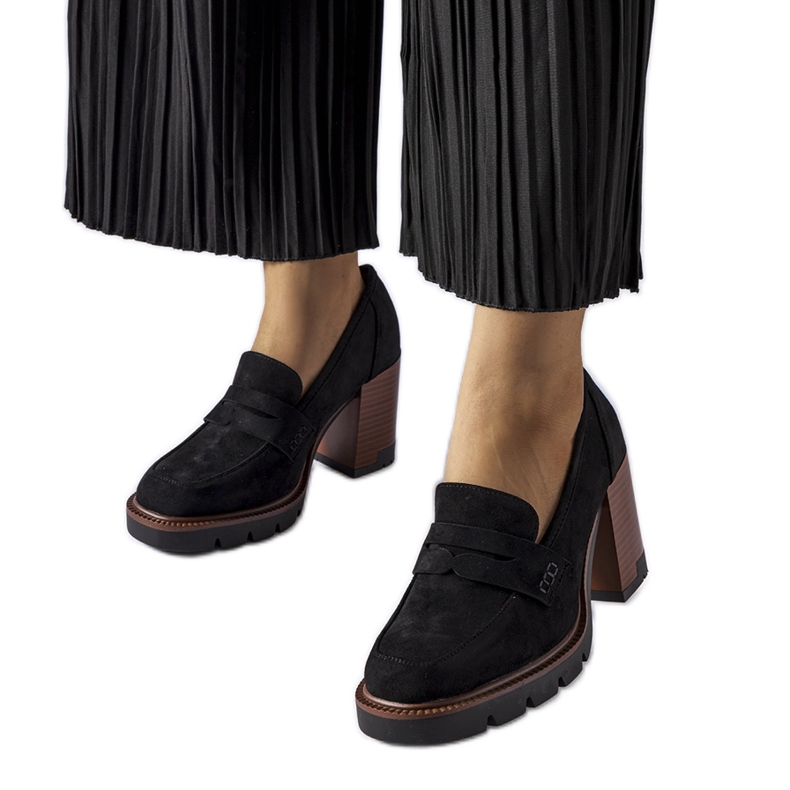 Zapatos de tacón negros con aplicación de cuero de Vinceza Zapatos de tacón negros con aplicación de cuero de Vinceza