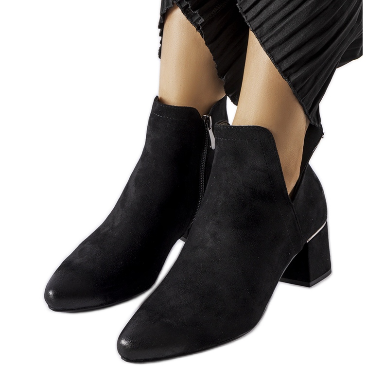 Botines de tacón bajo negros de Vinceza Botines de tacón bajo negros de Vinceza
