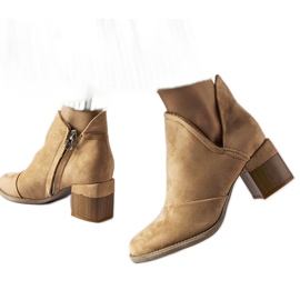 Botines beige con parte superior irregular de Busson