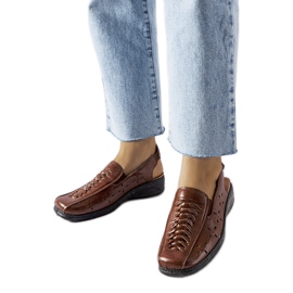 Sandalias marrones caladas de Glafi marrón