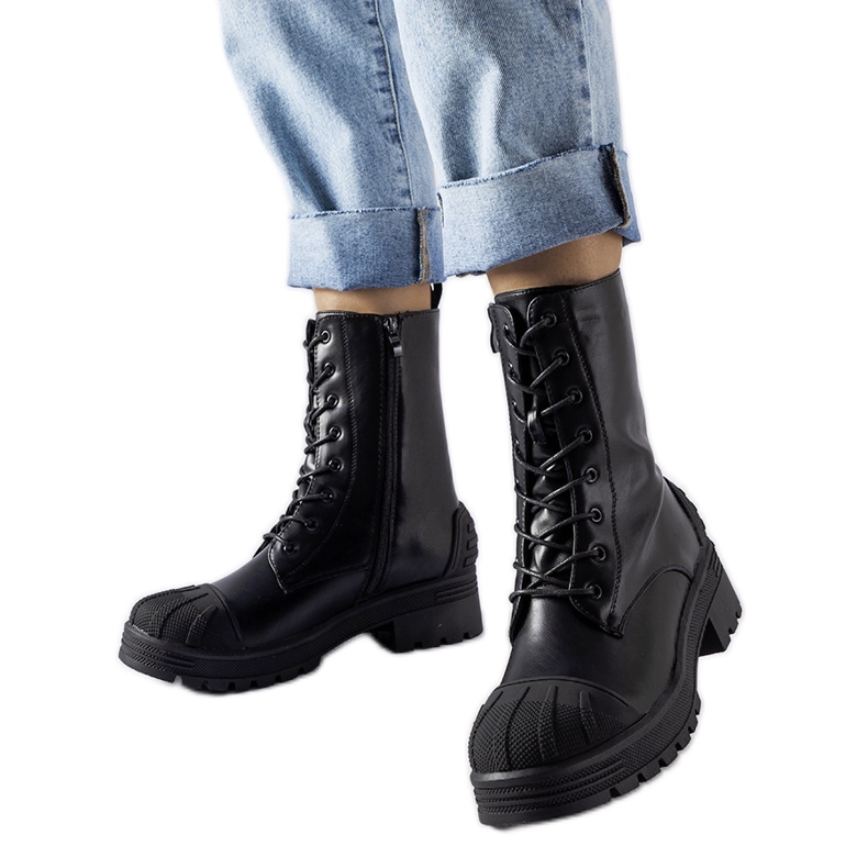 Zapatos de trabajo negros con suela gruesa Manara.