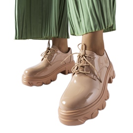 Zapatos charol beige Kelly