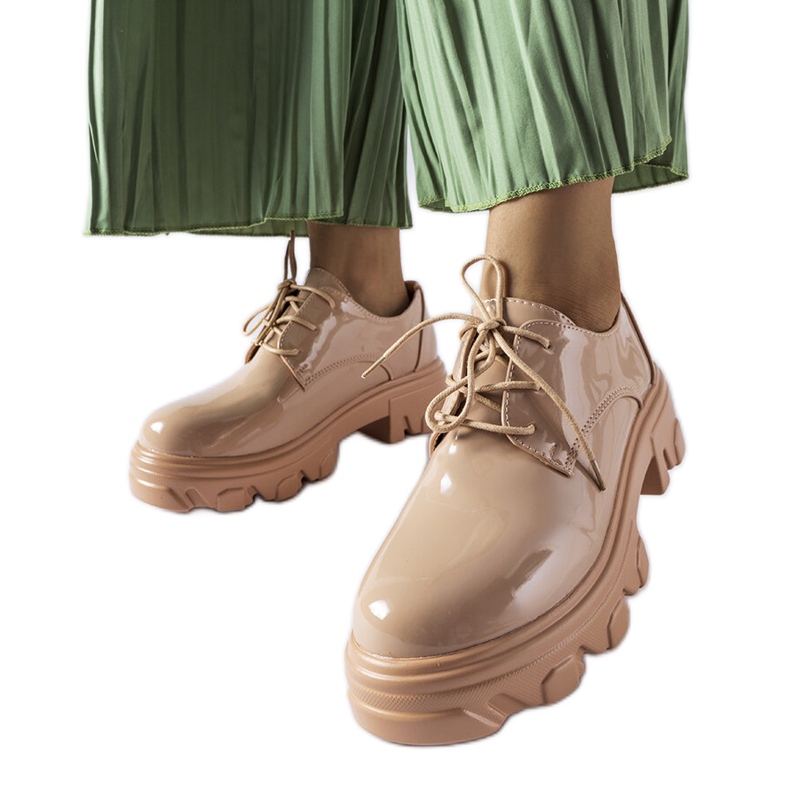 Zapatos charol beige Kelly