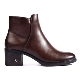 Botas de tacón clásicas marrones de Vinceza marrón