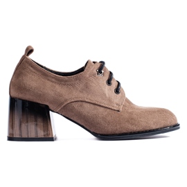 Tacones altos de ante beige oscuro de Shelovet