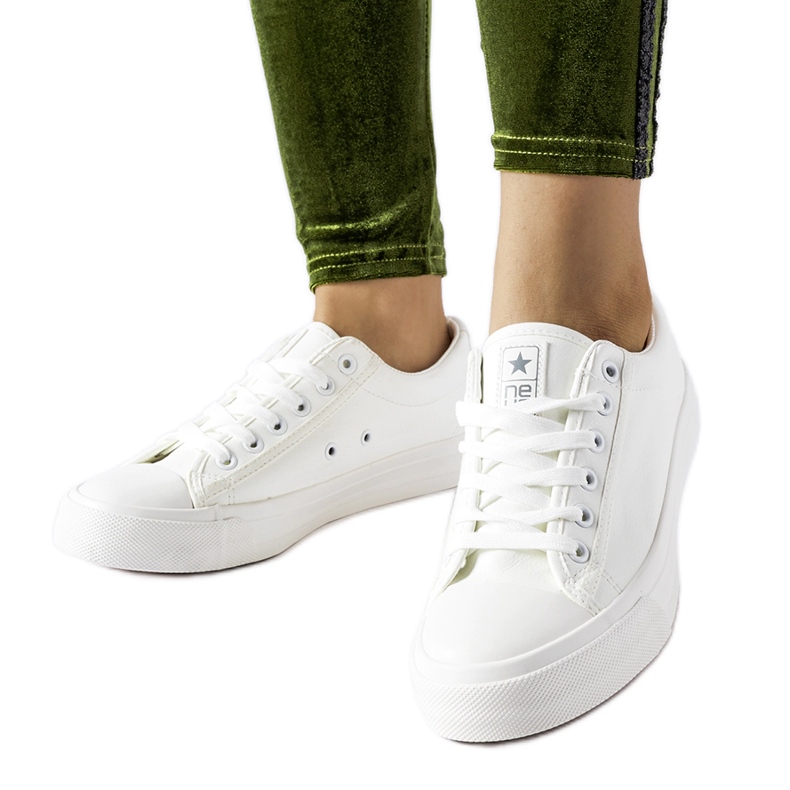 NEWS Zapatillas Mushirah clásicas blancas blanco