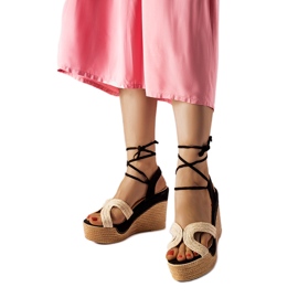 Alpargatas negras con cuña Berta beige